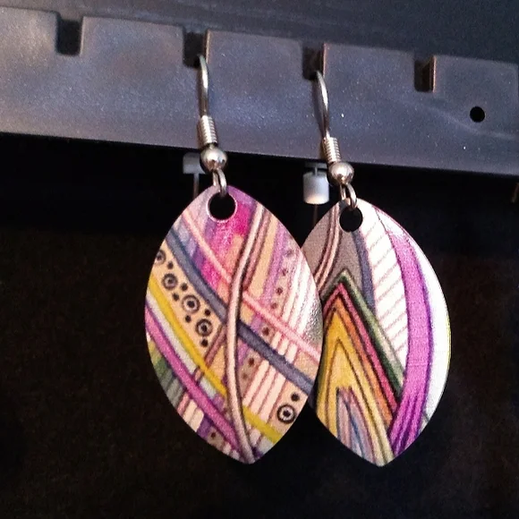 Art🎨 Inspired Earrings - Picture 2 of 2